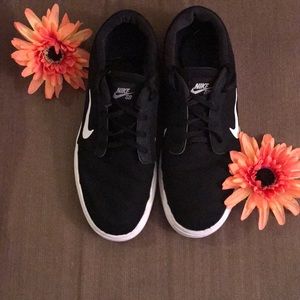 Nike SB Shoes Size 11.5 Black and White